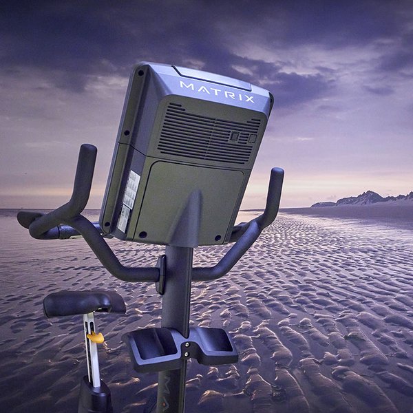 Ein Indoor Cycle mit Photoshop vor einen Strand eingefügt